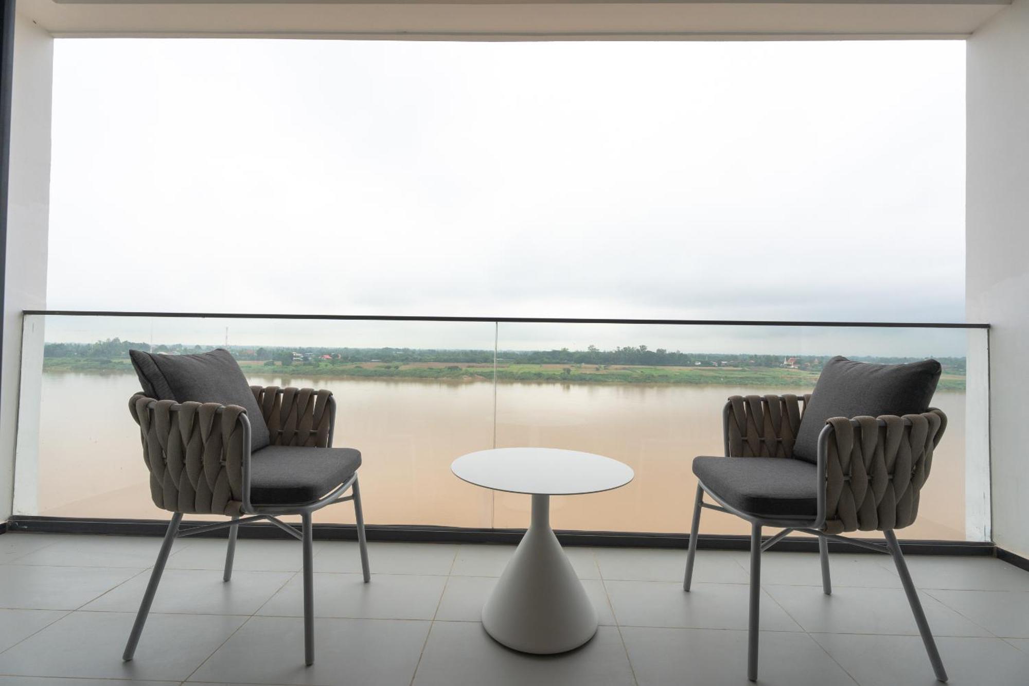 One Riviera Hotel And Residences Ban Souanmone Exteriör bild