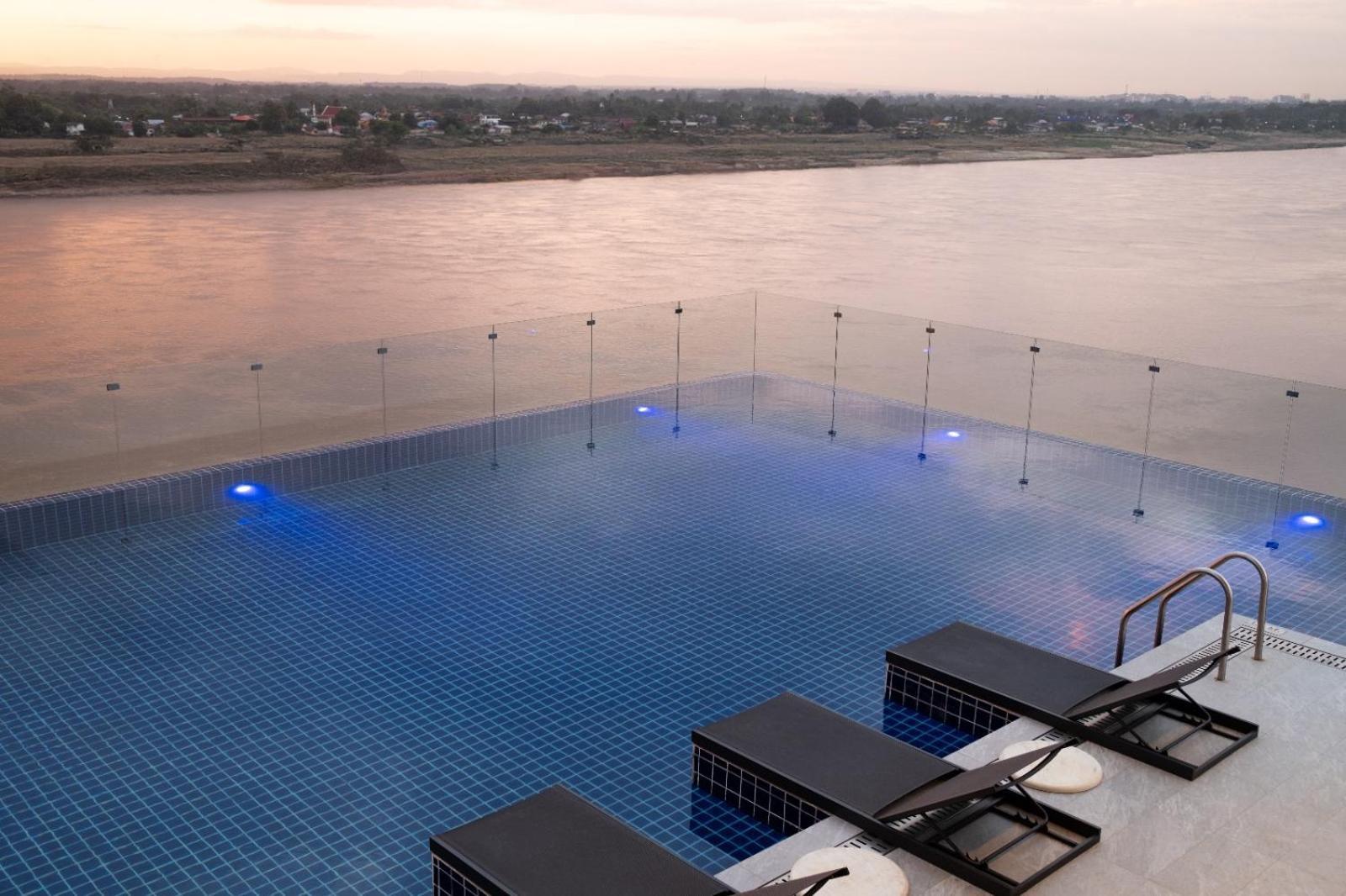 One Riviera Hotel And Residences Ban Souanmone Exteriör bild